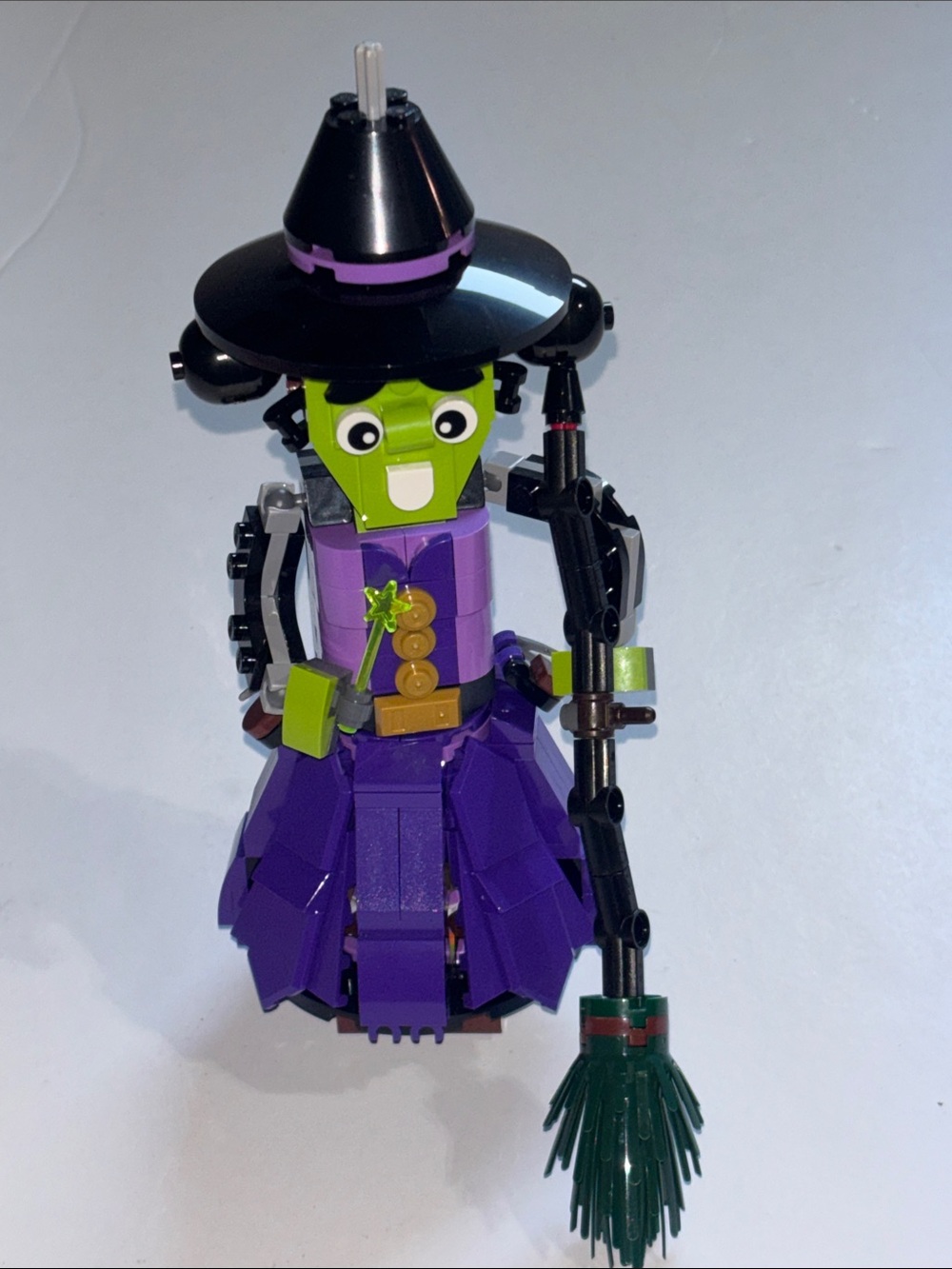 LEGO CREATOR: Mystic Witch (40562) LEGO Green Witch Purple Dress